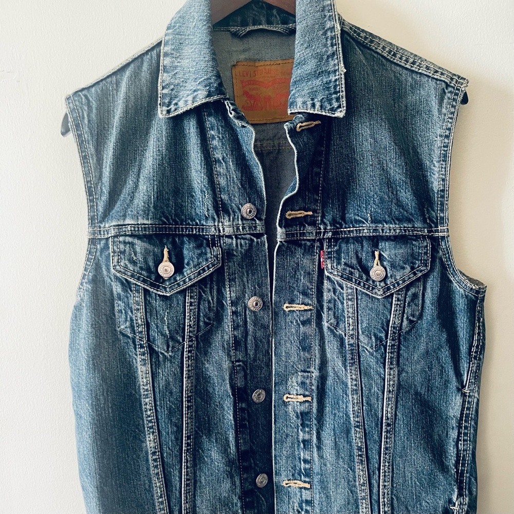 Levi's Classic Blue Denim Sleeveless Jacket